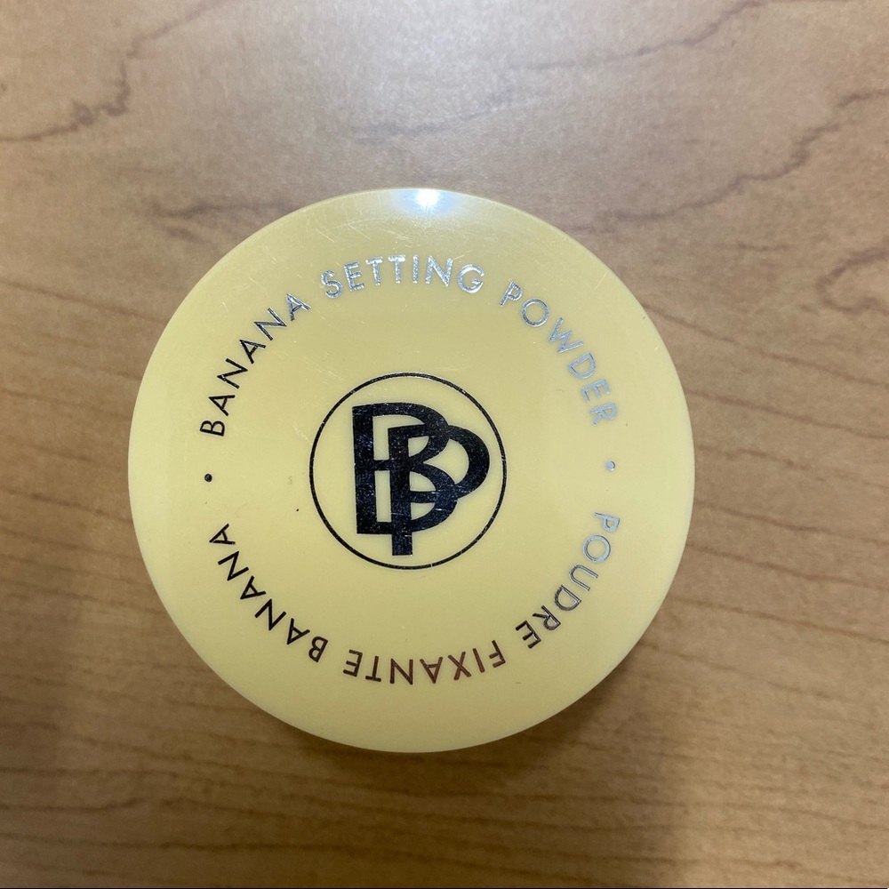 Bella Pierre Banana Setting Powder